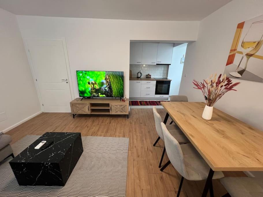 Modern Apt Near City Centre Shkoder Exterior photo